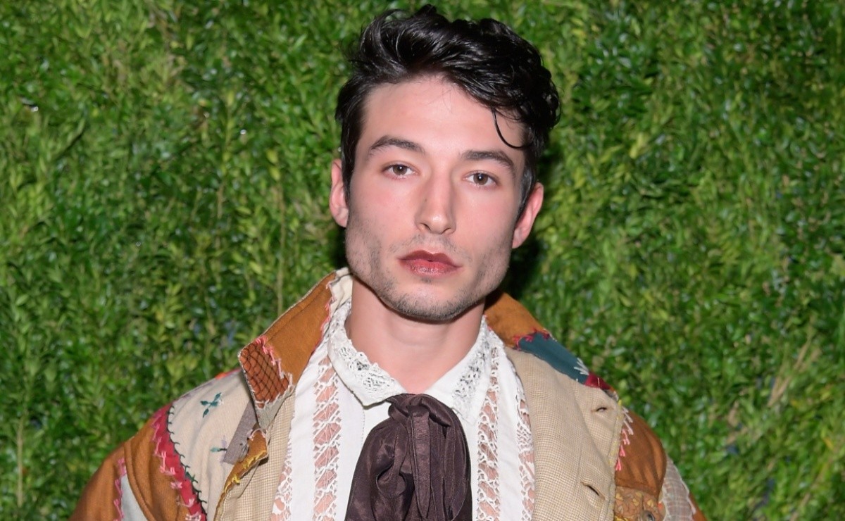 “He iniciado tratamiento de mantenimiento”;  Ezra Miller rompe el silencio y habla por primera vez sobre la polémica de su nombre