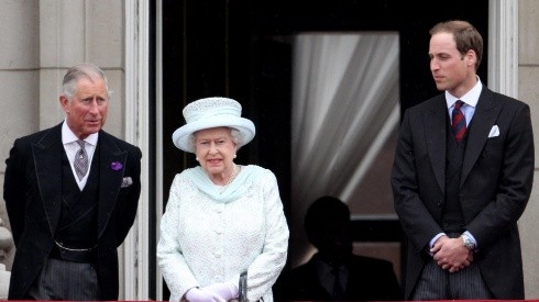 Carlos de Gales, Isabel II y William