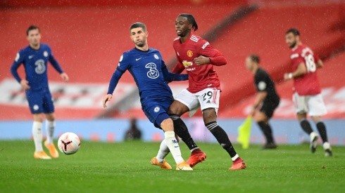 Christian Pulisic enfrentando a Aaron Wan-Bissaka