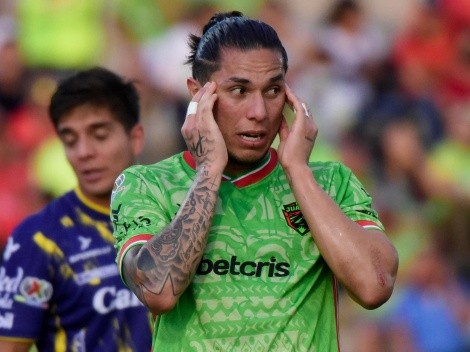 Carlos Salcedo lanza inesperado reto a jugadores de Tigres