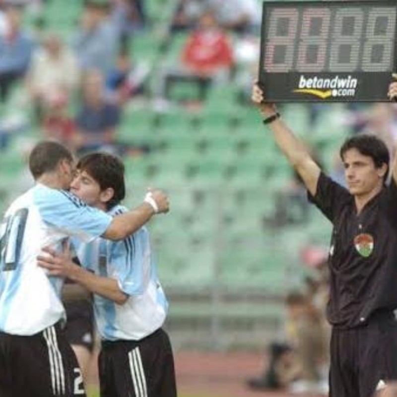 ¿Con que número de camiseta debutó Lionel Messi en la Selección Argentina?