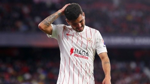 Tecatito Corona sufrió una grave lesión en Sevilla