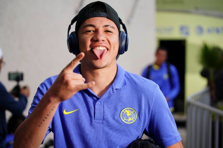 El defensa de 20 años tendría su primera convocatoria al Tri. Créditos: Imago7