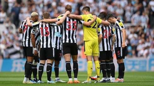 Newcastle en formación para partido por Premier League.