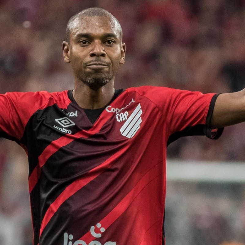 Athletico repete estratégia por Fernandinho e fecha pré-acordo com chileno de 20 anos