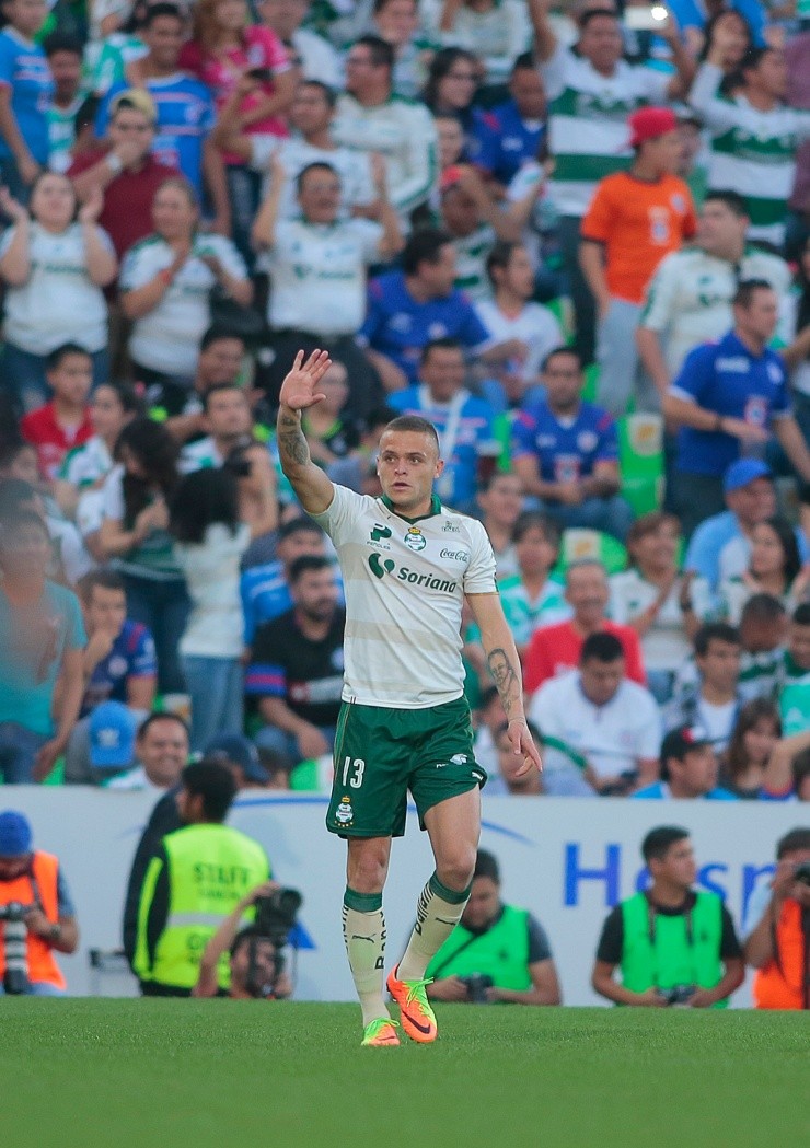 Cabecita tras convertirle a Cruz Azu en 2017, con Santos Laguna. Créditos: Imago7