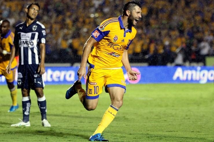 Gignac y su primer gol ante los Rayados de Monterrey, en septiembre de 2015. Créditos: Imago7