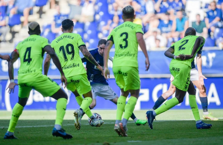 Flores rodeado de defensores del Leganés. Créditos: @10marceloflores