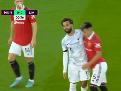 VIDEO | ¡Le marcó la cancha! El cruce de Lisandro Martínez con Salah antes del minuto de juego