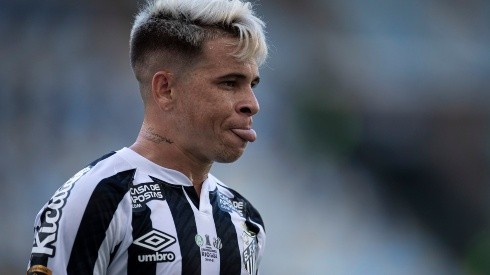 Jorge Rodrigues/AGIF - Soteldo 'mexe' no time titular do Santos