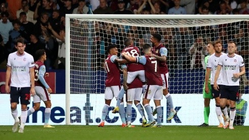 VIDEO | Aston Villa avanzó en la Copa de la Liga con un golazo olímpico