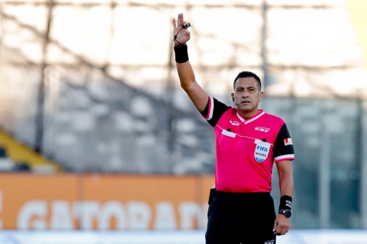 Julio Bascuñán será el juez del Clásico Universitario | Foto: Agencia Uno 