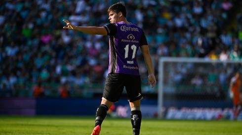 Jorge Meré en su primer partido con Mazatlán, ante León.
