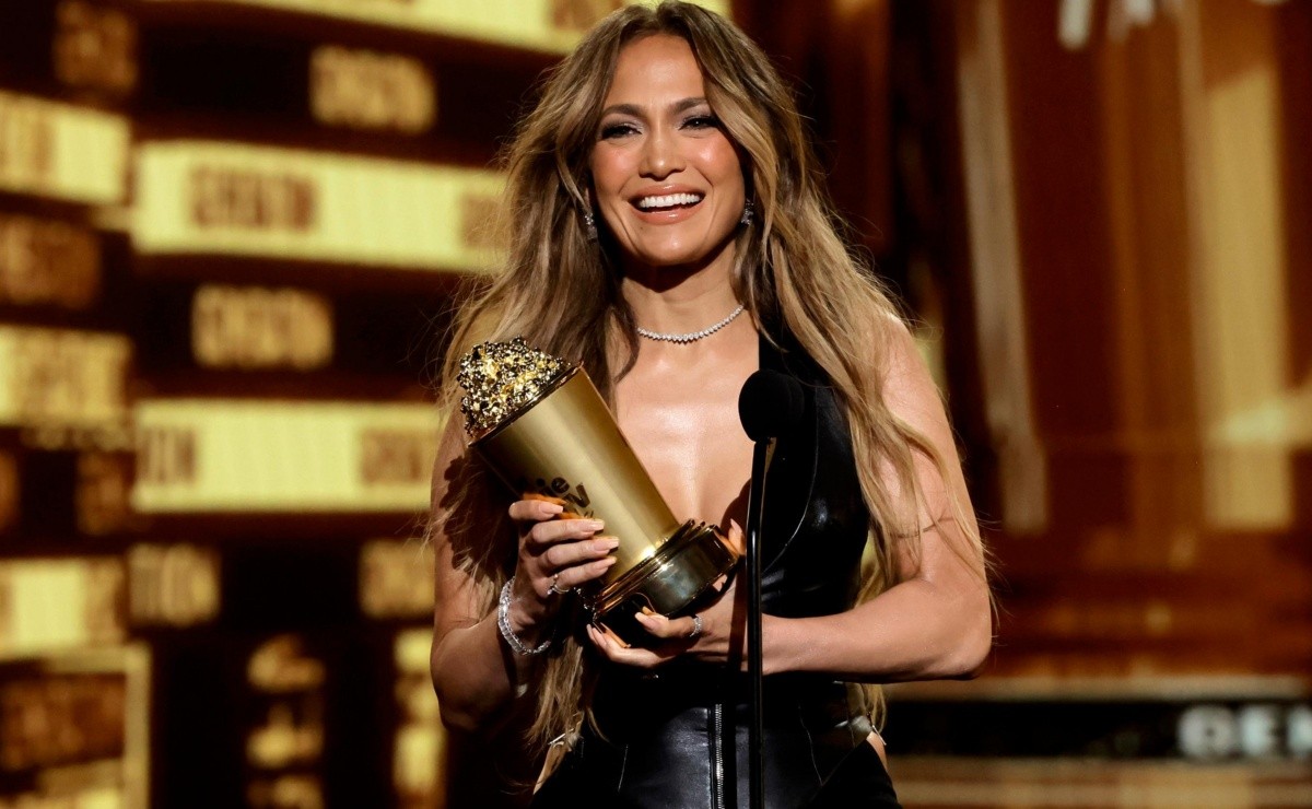 Jennifer Lopez will star in a film on Netflix with a Marvel actor