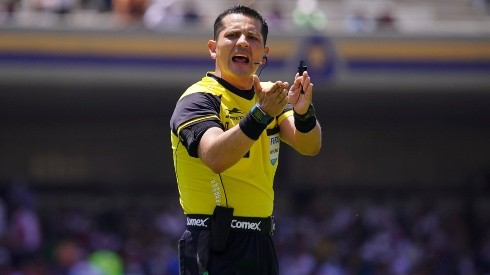Diego Montaño Robles, el juez de Pumas vs. Chivas por el Torneo Apertura 2022.