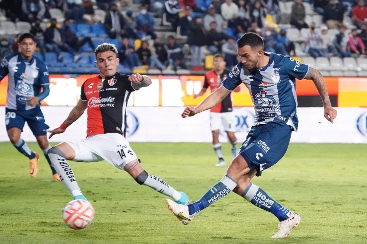 Pachuca, Hidalgo, 25 de agosto de 2022. Luis Chávez anota gol, durante el partido de la jornada 16 del torneo Apertura 2022 de la Liga BBVA MX, entre los Tuzos del Pachuca y los Rojinegros del Atlas, celebrado en el estadio Hidalgo. Foto: Imago7/ Rafael Vadillo