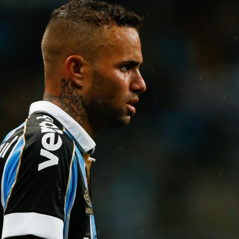 Roger quebra silêncio e revela se pediu contratação de Luan no Grêmio