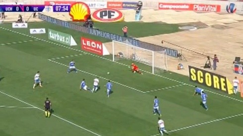 Los Cruzados pusieron el 1-0 ante los azules con gol de Pinares