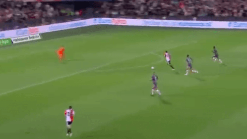 Santi Giménez hizo su primer gol en la Eredivisie