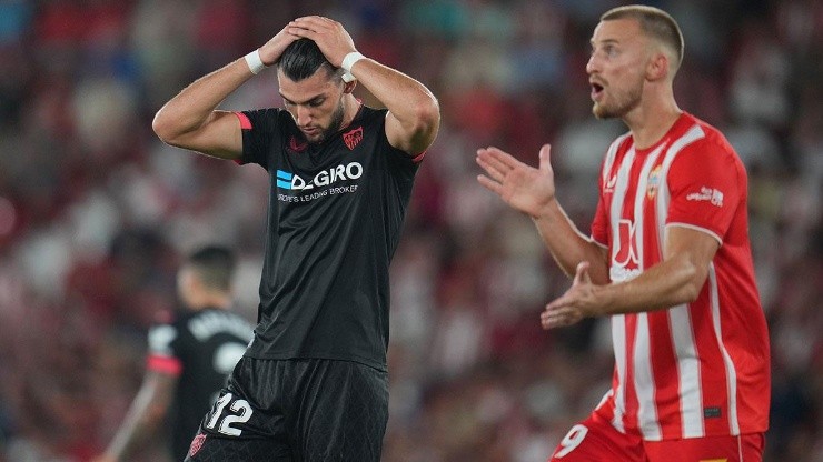 Sevilla lamentando ante Almería.