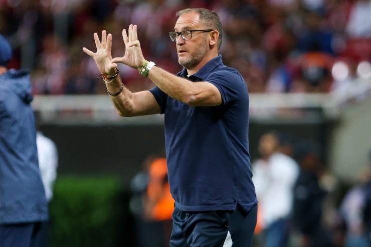 Zapopan, Jalisco, 27 de agosto de 2022. Andres Lillini director tecnico, durante el partido de la jornada 11 del torneo Apertura 2022 la Liga BBVA MX, entre las Chivas Rayadas del Guadalajara y los Pumas de la UNAM, celebrado en el estadio Akron. Foto: Imago7/ Imago7