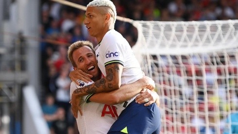 Kane y Richarlison celebran su golazo