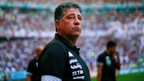 Foto: Daniel Ramalho/CRVG/Divulgação - Emílio Faro: treinador minimizou rendimento do Vasco como visitante