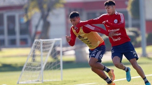 Chile y Perú Sub 23 disputan un amistoso internacional.