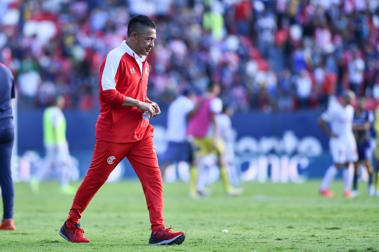 Ambriz necesita encontrar respuestas a los problemas defensivos. Créditos: Imago7