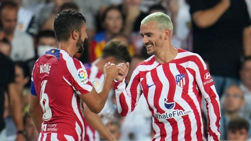 Koke y Griezmann celebran el gol del francés.