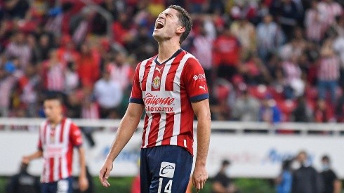 La inesperada reacción de Santiago Ormeño con fan de Chivas