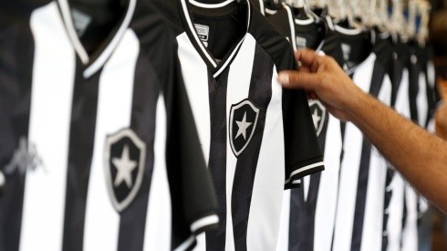 Foto: Vitor Silva/Botafogo - Disputa entre fornecedores para 2023 continua no Botafogo