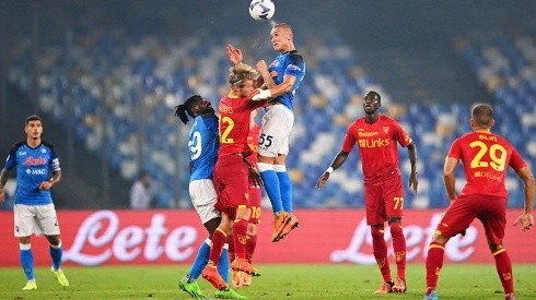 Reñido partido entre Napoli y Lecce.