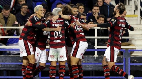 Flamengo con Vidal y Pulgar le da un baile a Vélez e instala pie y medio en la final.