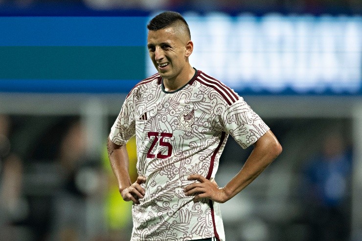 Alvarado fue titular en la derrota ante Paraguay. Créditos: Imago7