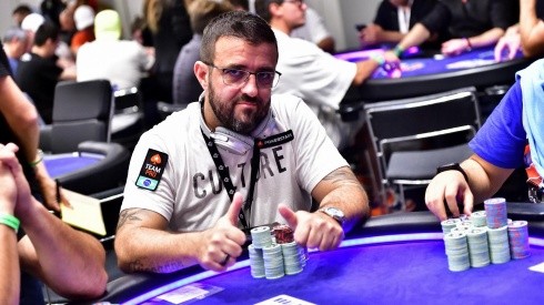André Akkari é o mais antigo jogador patrocinado pelo PokerStars (Foto: Tomas Stacha/EPT Barcelona)