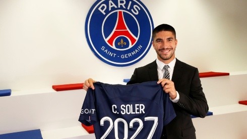 Carlos Soler fue anunciado como nuevo jugador de PSG.