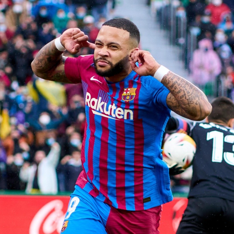 Memphis Depay anunció que se quedará en Barcelona esta temporada