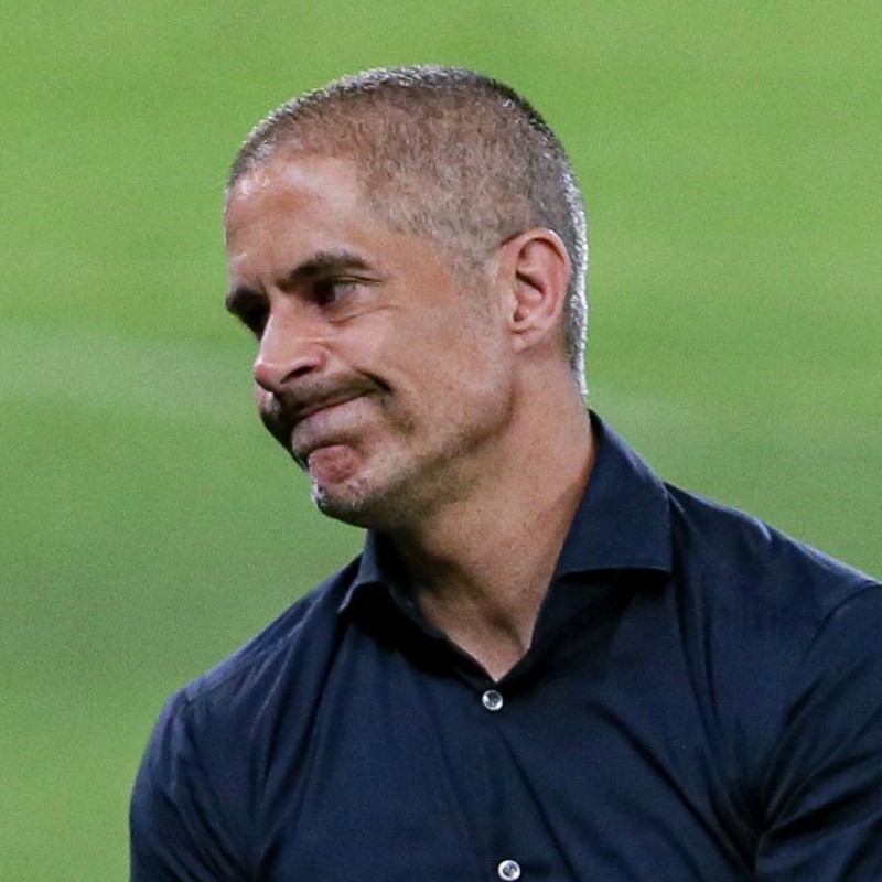 "Houve um defeito de..."; Sylvinho não se cala após ser 'detonado' como técnico do Corinthians