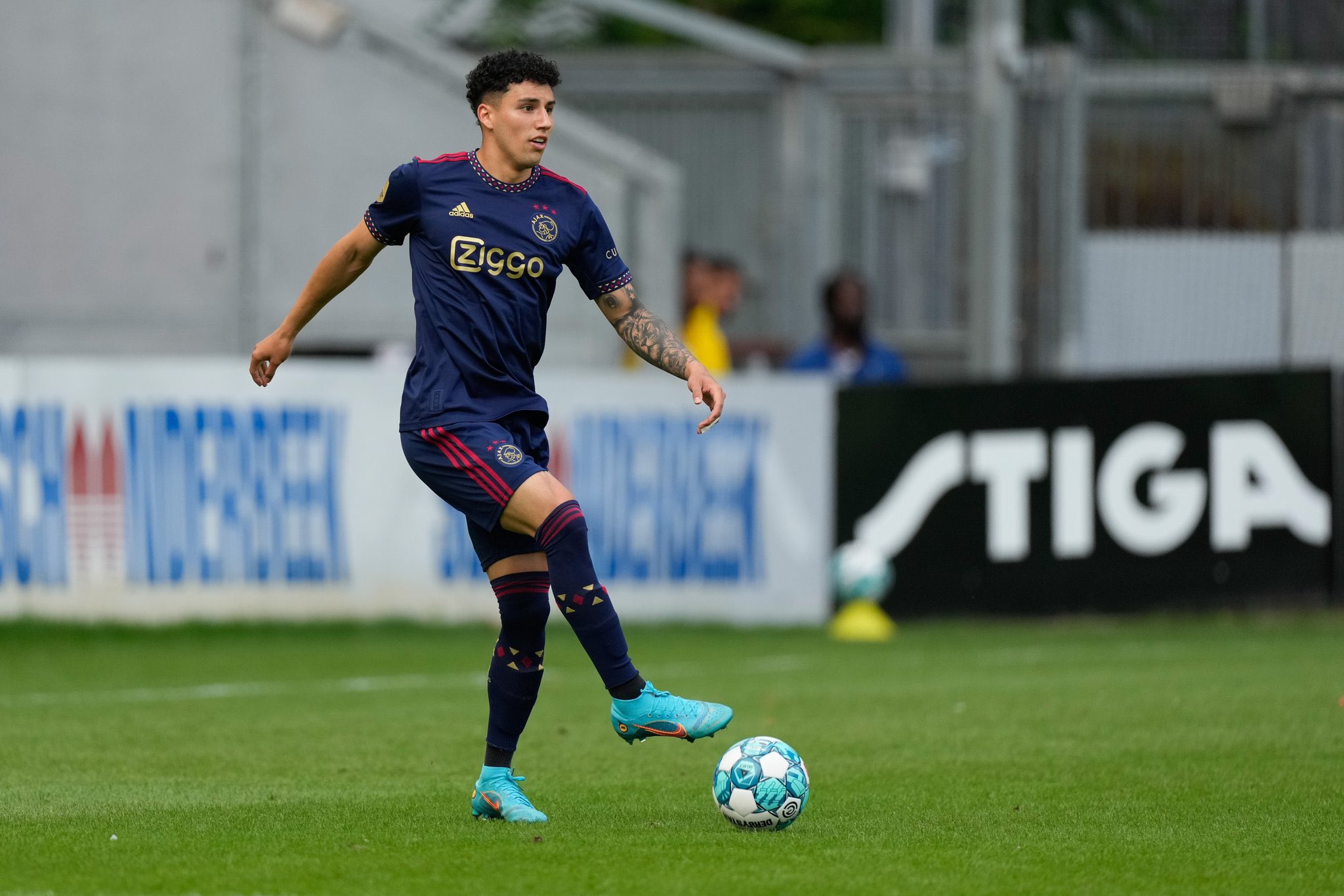 Sánchez también vio acción en la goleada del Ajax. Créditos: @AFCAjax