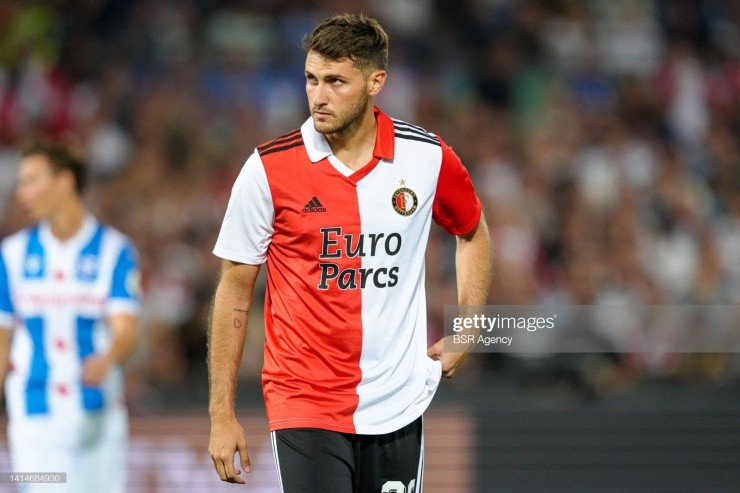 ROTTERDAM, THE NETHERLANDS - AUGUST 13: Santiago Gimenez of Feyenoord during the Dutch Eredivisie match between Feyenoord and SC Heerenveen at de Kuip on August 13, 2022 in Rotterdam, The Netherlands (Photo by Geert van Erven/BSR Agency/Getty Images)