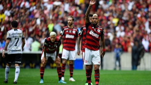 Arturo Vidal jugó un tiempo en el Flamengo y Erick Pulgar fue titular en el equipo de Río de Janeiro que solo igualó ante el Ceará por el Brasileirao