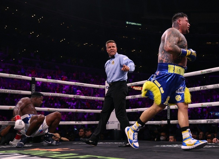 El momento en el que Andy Ruiz manda a la lona a su rival. Créditos: Getty Images