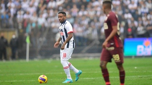 Farfán volvió a jugar con Alianza