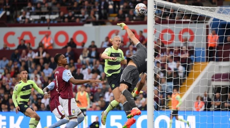 Erling Haaland of Manchester City scores during the Premier League match between Aston Villa and Manchester City (Photo by Shaun Botterill/Getty Images)