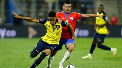 Byron Castillo jugando ante Chile