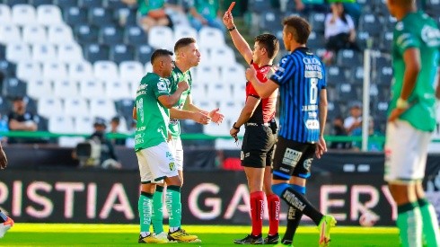 El juvenil juez central expulsó a Santiago Ormeño, con León en el empate 1-1 con Querétaro del Clausura 2022
