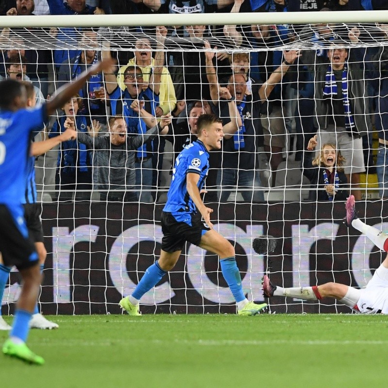 Hrádecký se metió al arco con la pelota y le costó un gol en contra al Leverkusen