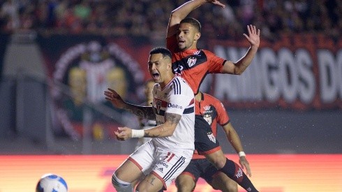 Sao Paulo en acción ante Goianiense.