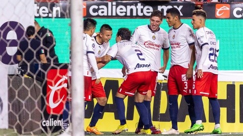 Roberto Alvarado anotó un golazo para darle la ventaja inicial a Chivas en Tijuana